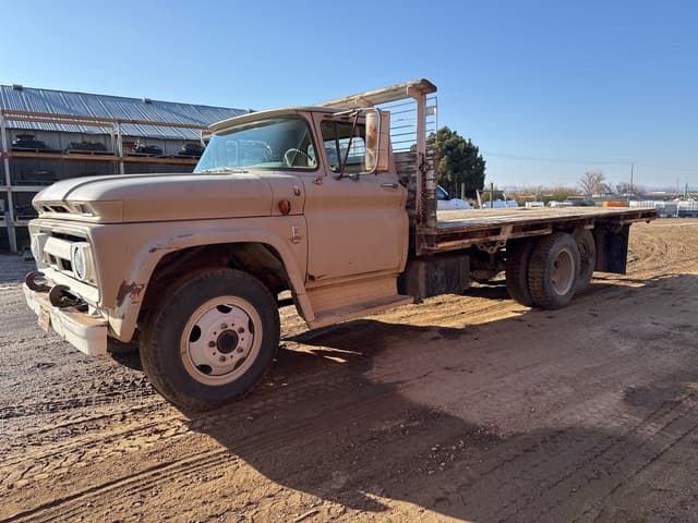 Image of Chevrolet C60 equipment image 3