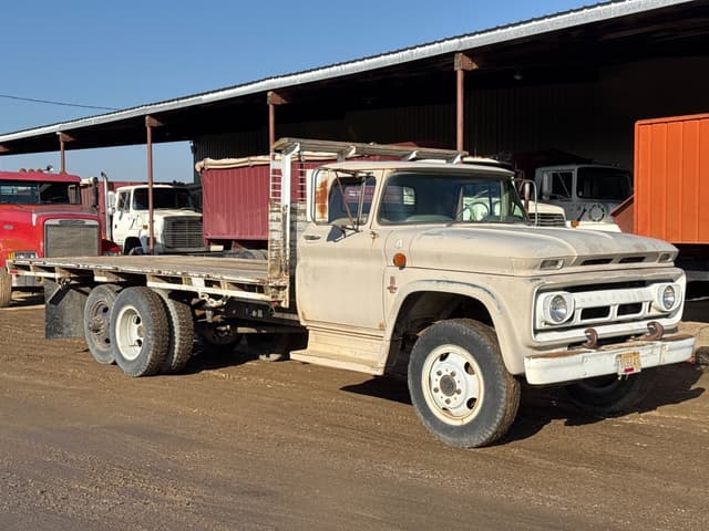 Image of Chevrolet C60 equipment image 2