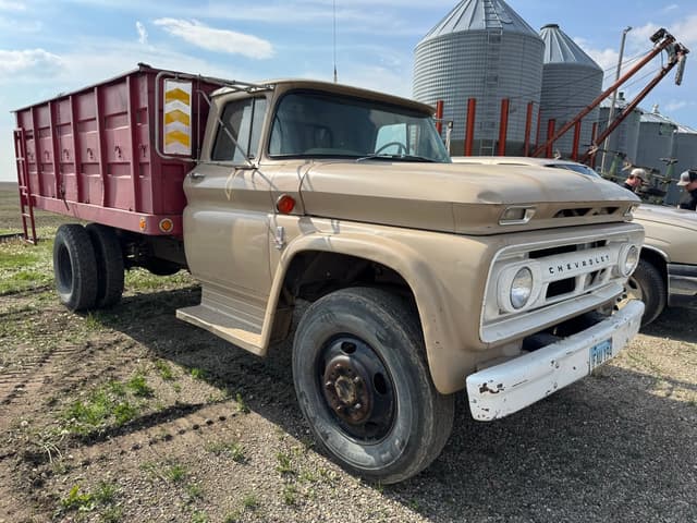 Image of Chevrolet C60 equipment image 1