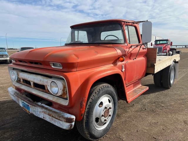 Image of Chevrolet C60 equipment image 1