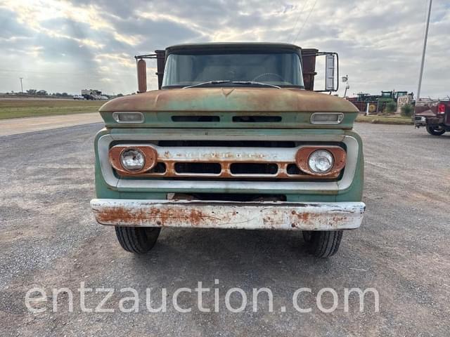 Image of Chevrolet C60 equipment image 1