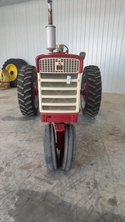 Image of Farmall 460 equipment image 2