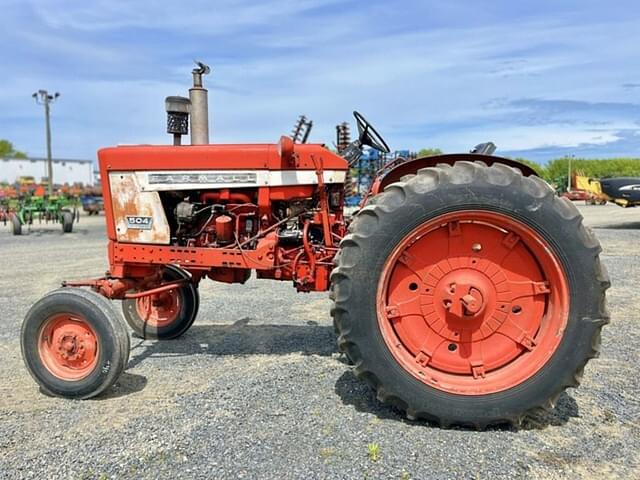 Image of Farmall 504 equipment image 3