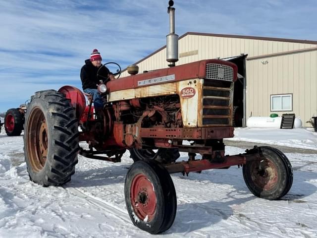 Image of Farmall 560  equipment image 1