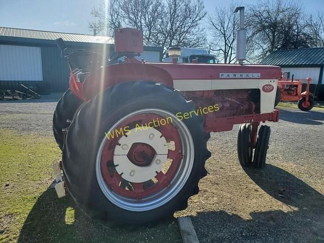 Image of Farmall 560  equipment image 3