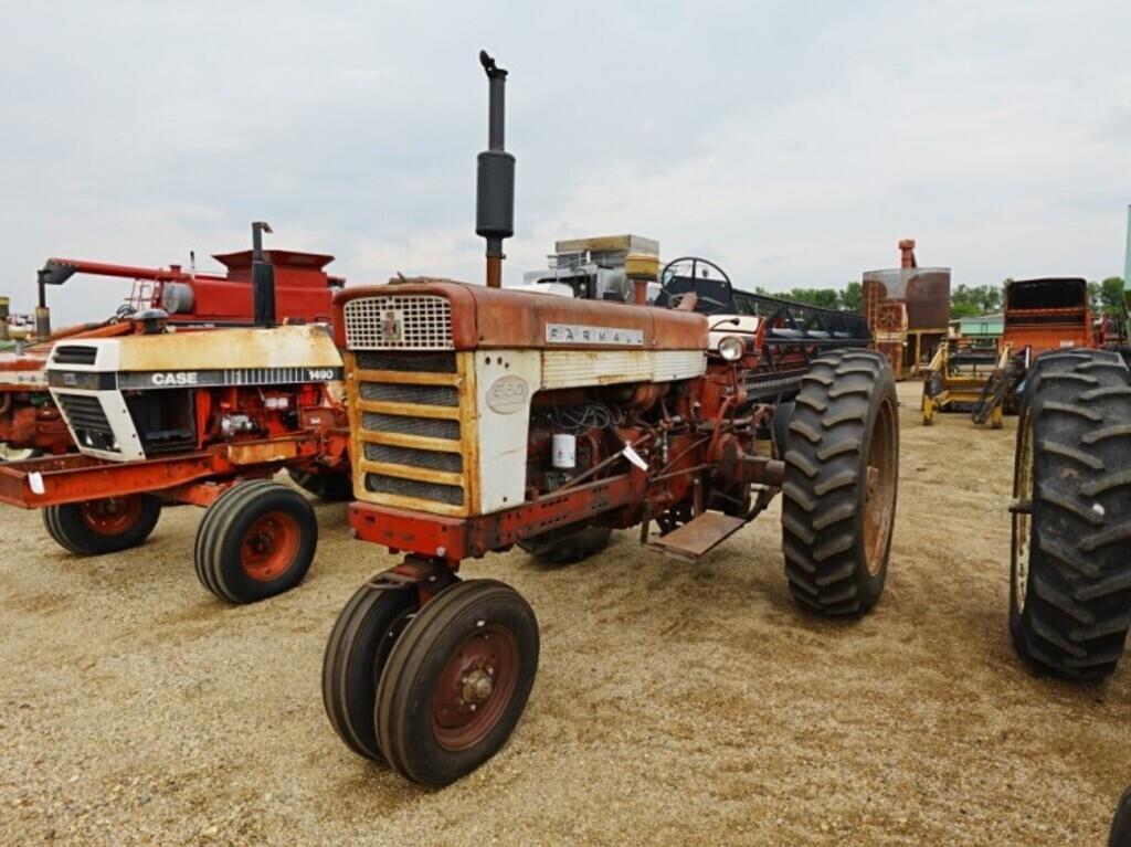 Image of Farmall 560  Primary image