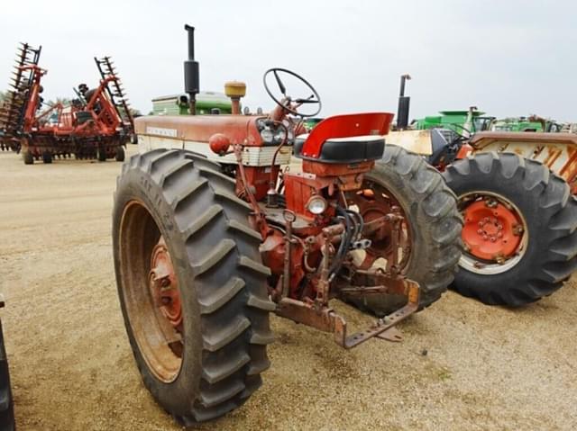 Image of Farmall 560  equipment image 3