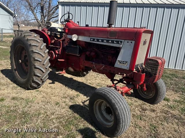 Image of Farmall 706 equipment image 2