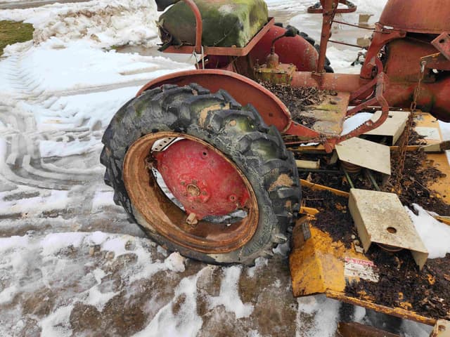 Image of Farmall Cub equipment image 2