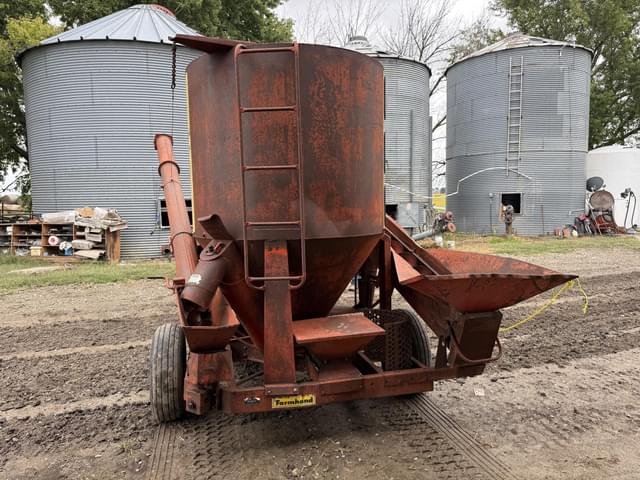 Image of Farmhand F81B equipment image 1