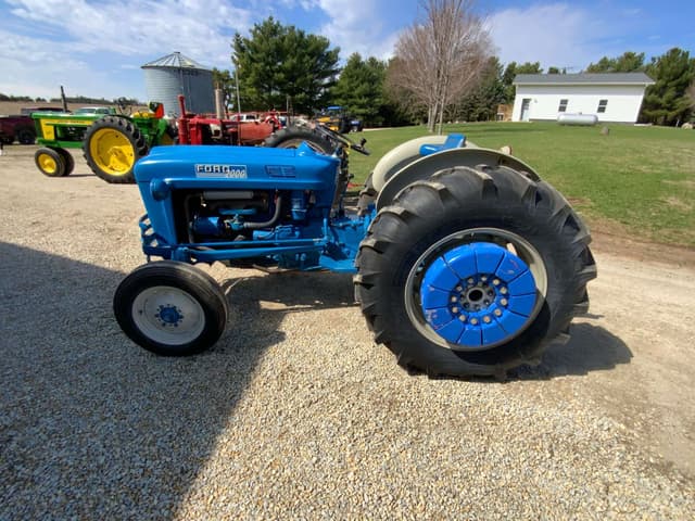 Image of Ford 2000 equipment image 2