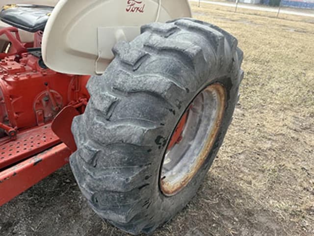 Image of Ford 2000 equipment image 4