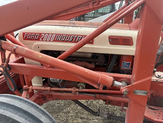 Image of Ford 2000 equipment image 2