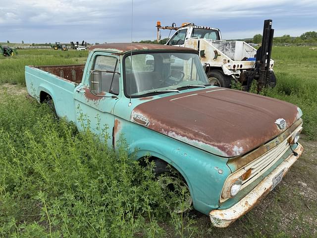 Image of Ford F-100 equipment image 1