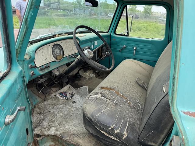 Image of Ford F-100 equipment image 3
