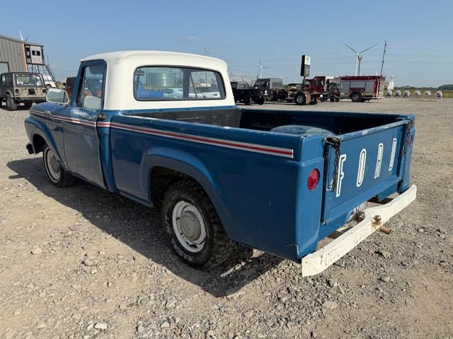 Image of Ford F-100 equipment image 3