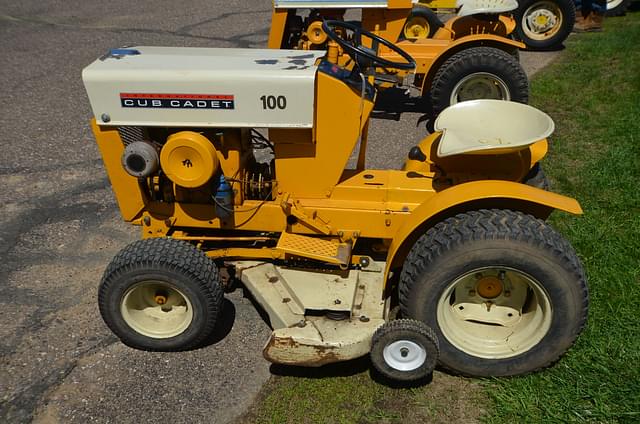 Image of International Harvester Cub Cadet equipment image 2