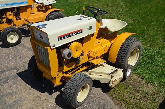 Image of International Harvester Cub Cadet equipment image 1