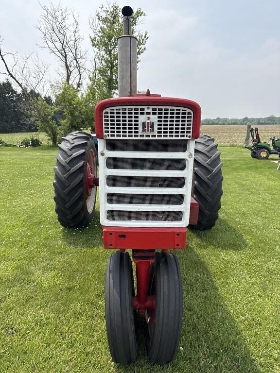 Image of Farmall 560  equipment image 1