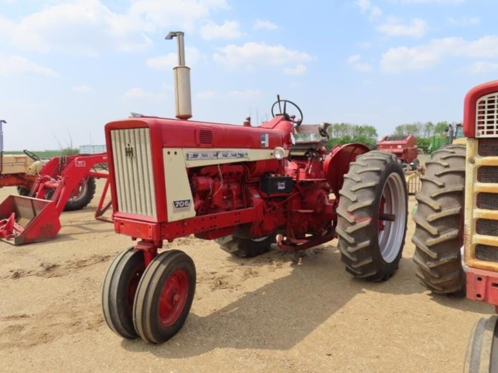Main image International Harvester 706