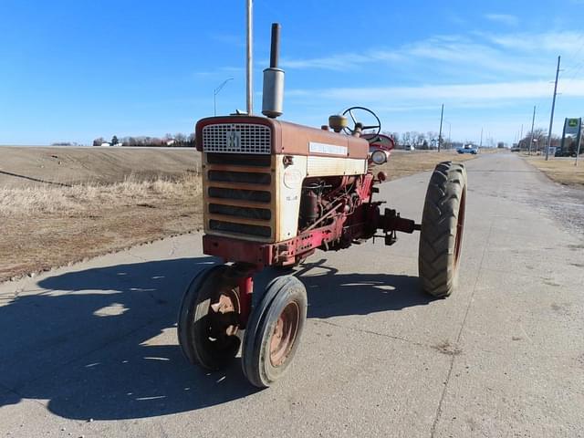 Image of Farmall 460 equipment image 1