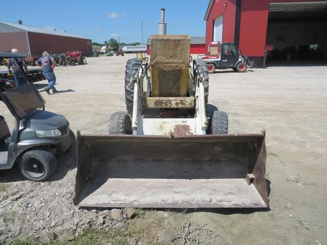 Image of International Harvester 560 equipment image 1