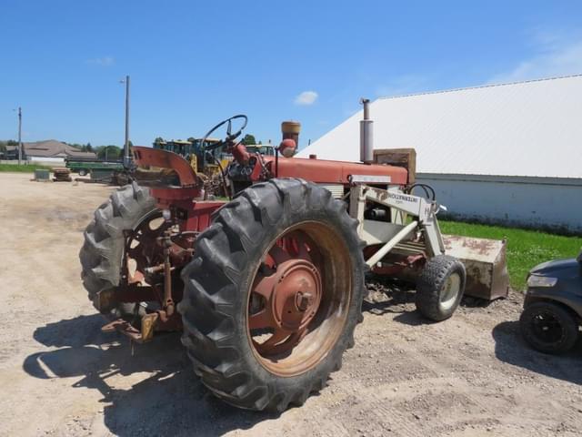 Image of International Harvester 560 equipment image 3
