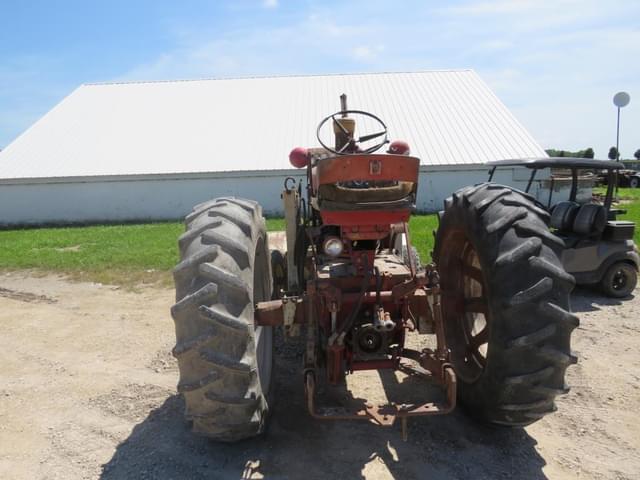 Image of International Harvester 560 equipment image 4