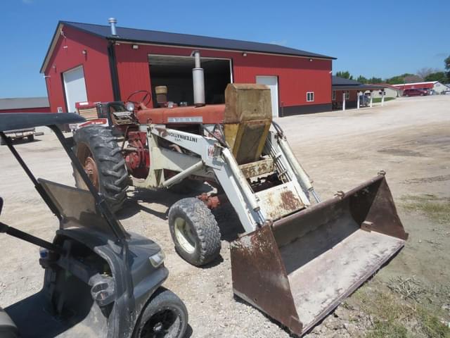 Image of International Harvester 560 equipment image 2