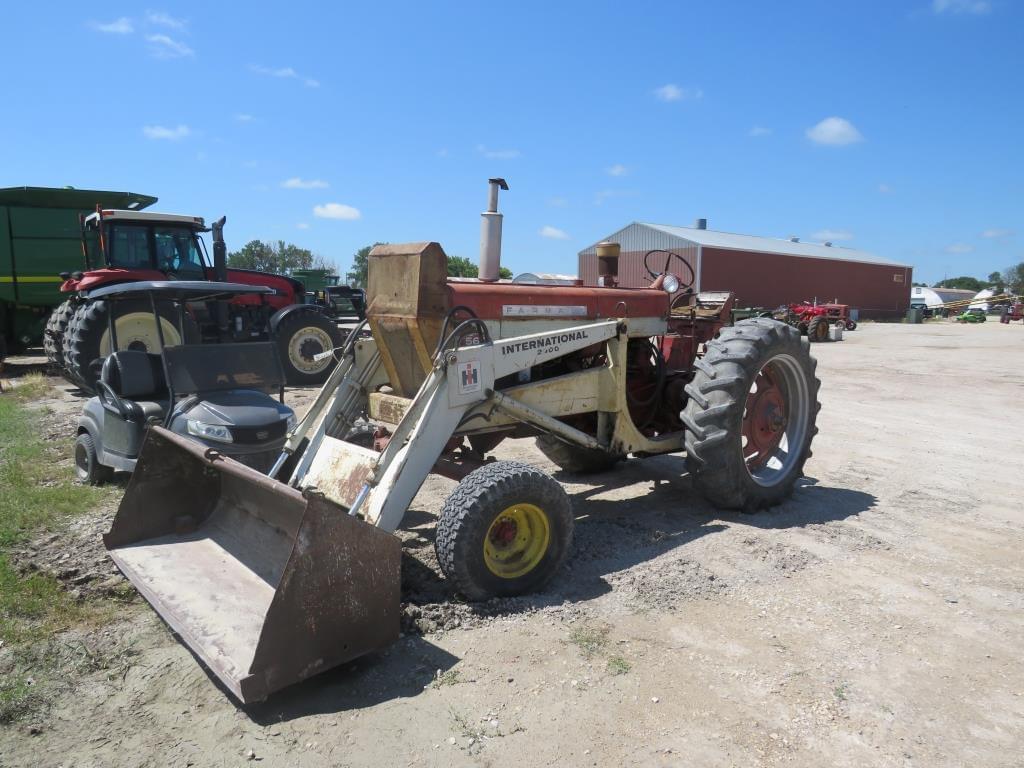 Image of International Harvester 560 Primary image