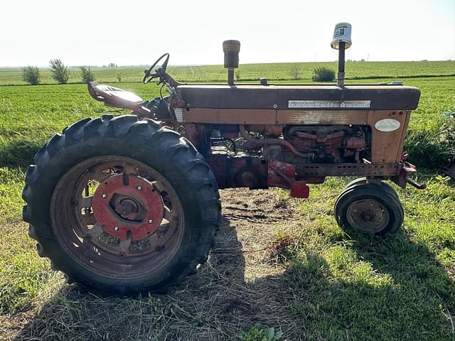 Image of International Harvester 560 equipment image 3