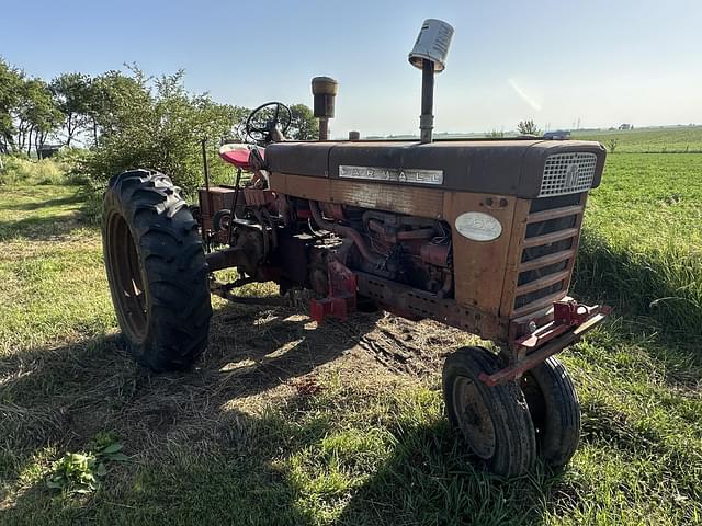 Image of International Harvester 560 equipment image 2