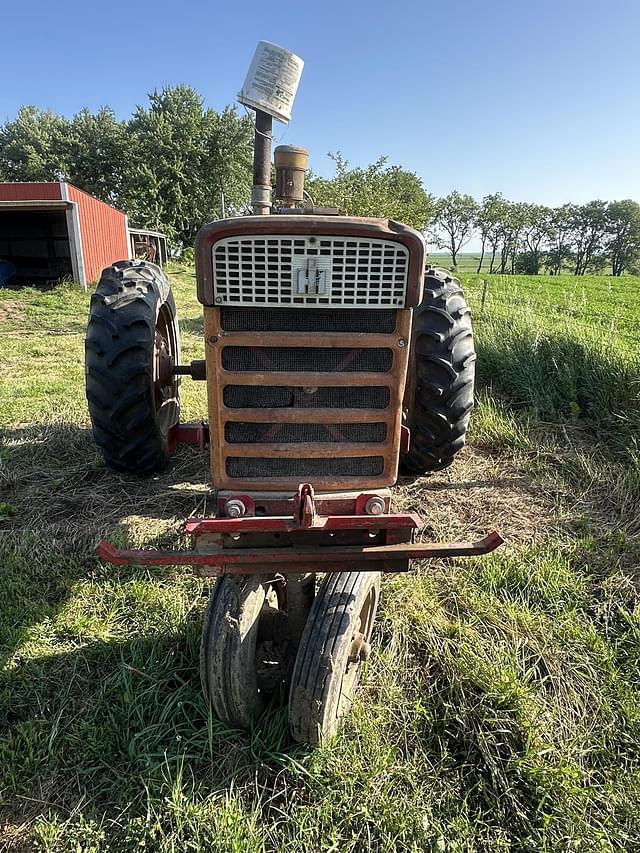 Image of International Harvester 560 equipment image 1