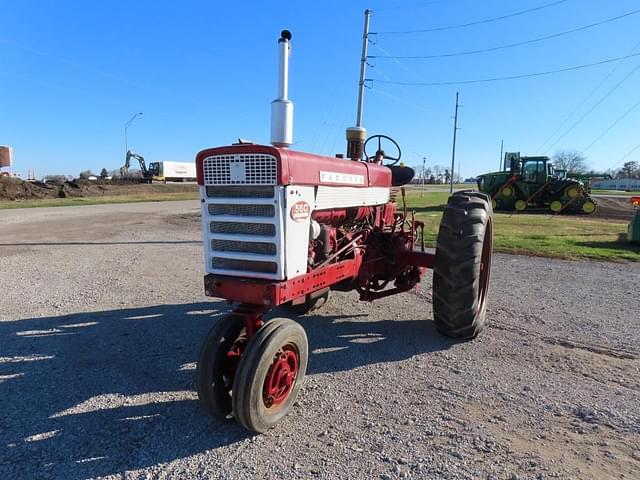 Image of International Harvester 560 equipment image 1