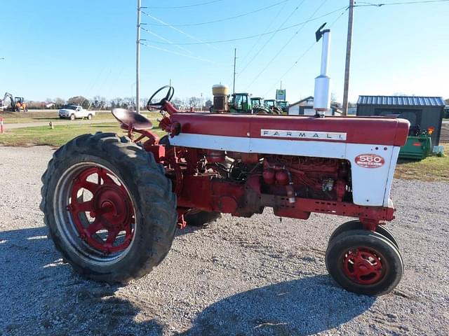 Image of International Harvester 560 equipment image 4