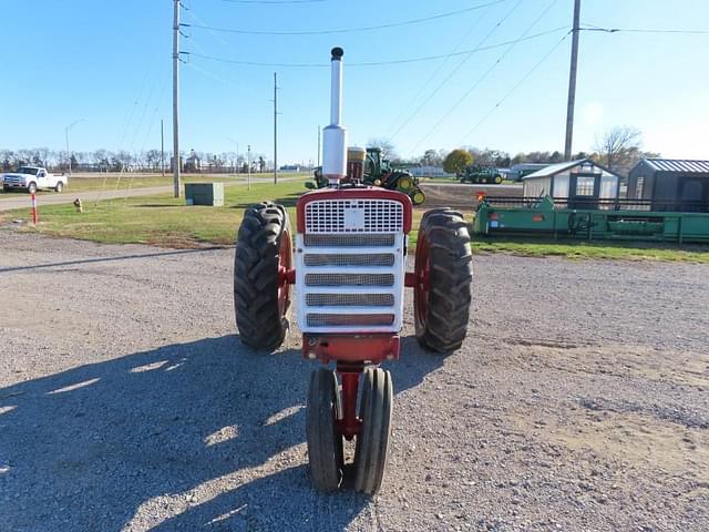 Image of International Harvester 560 equipment image 2