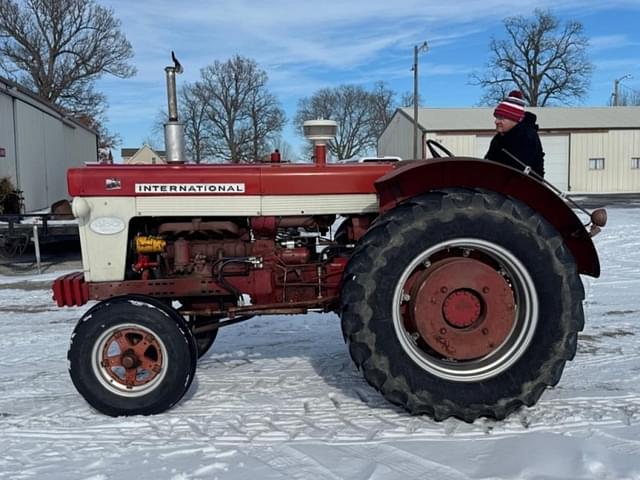 Image of International Harvester 660 equipment image 4