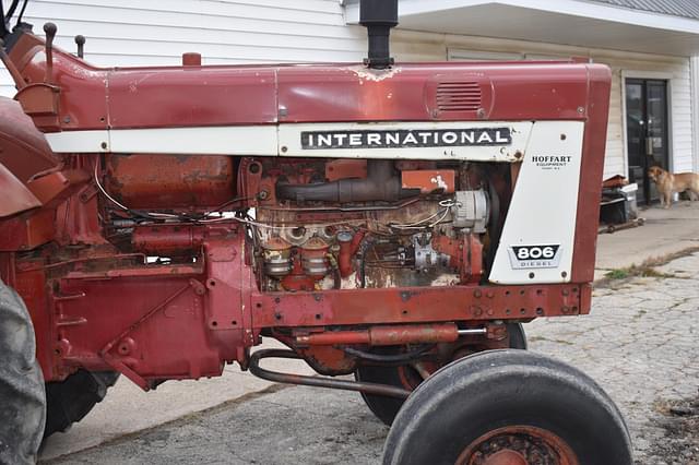 Image of International Harvester 806 equipment image 2