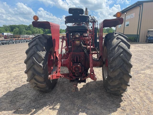Image of International Harvester 806 equipment image 3