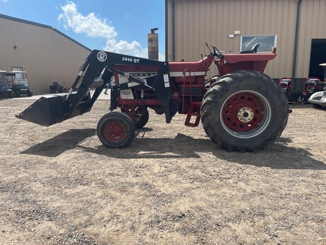 Image of International Harvester 806 equipment image 1