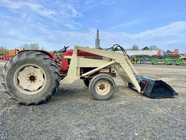 Image of International Harvester 504 equipment image 3