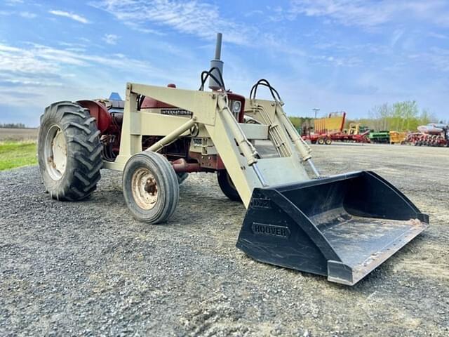 Image of International Harvester 504 equipment image 1