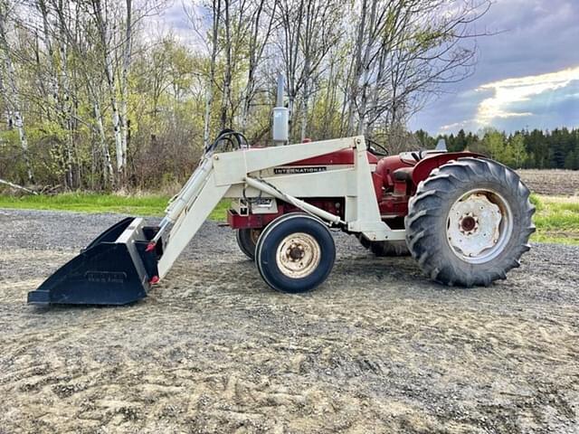 Image of International Harvester 504 equipment image 2