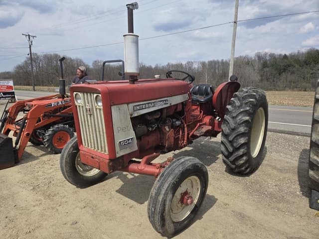 Image of International Harvester 504 equipment image 2