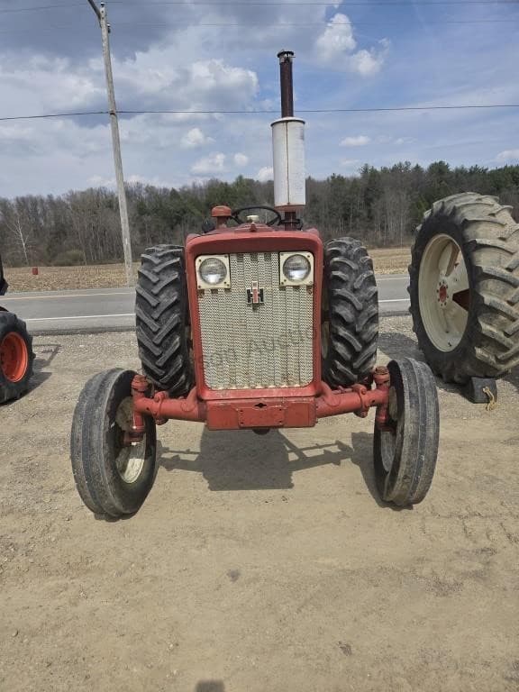 Image of International Harvester 504 equipment image 1