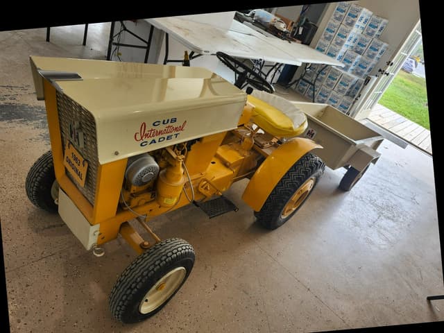 Image of International Harvester Cub Cadet equipment image 2
