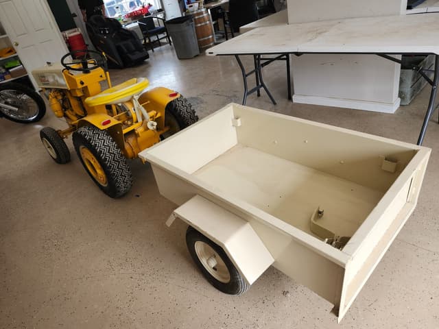 Image of International Harvester Cub Cadet equipment image 3