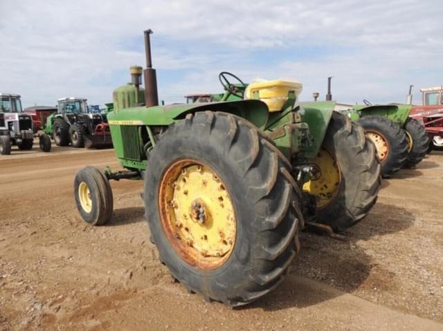 Image of John Deere 4010 equipment image 2