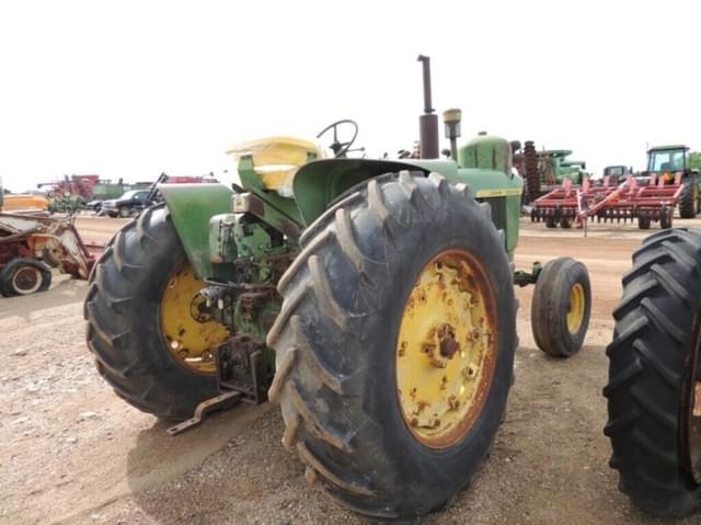 Image of John Deere 4010 equipment image 3