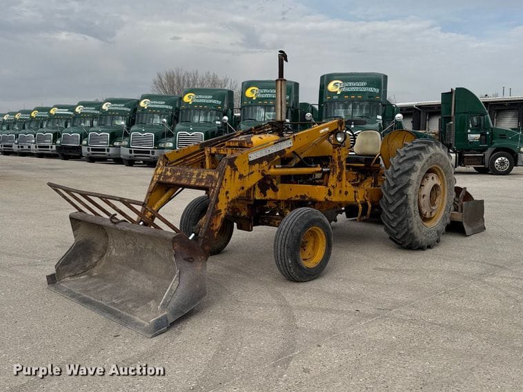 1963 John Deere 1010 Equipment Image0